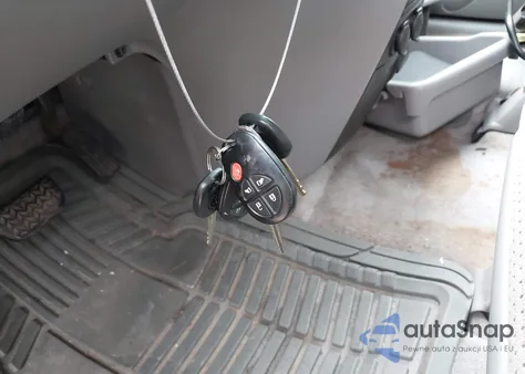 2010 Toyota Sienna Le from USA, damaged, VIN 5TDKK4CC9AS320898